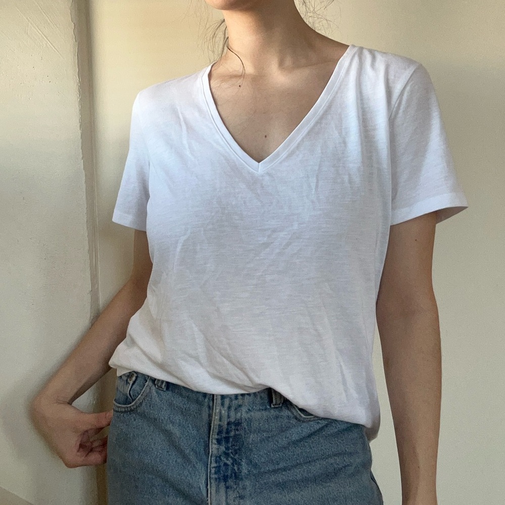 Theory White V-Neck Short Sleeve Tee